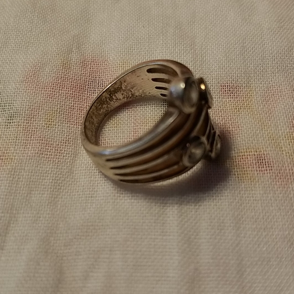 Beautiful ring - Picture 4 of 7